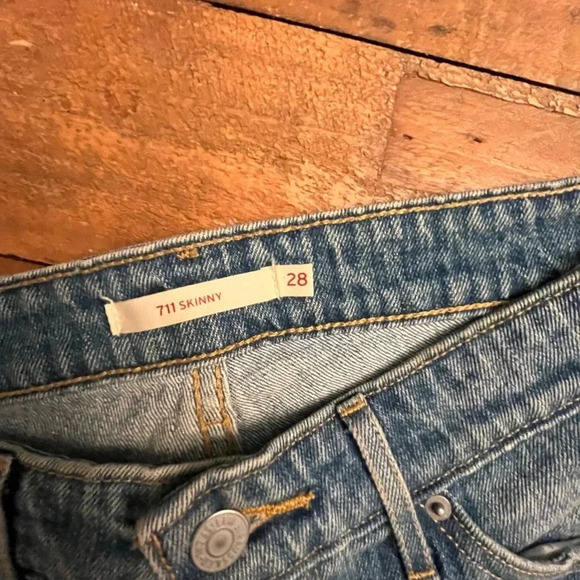 711 Skinny Levi’s - Size 28 - Picture 6 of 7